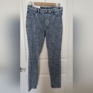NWT Uniqlo Jeggings, Size Large (30-31" waist). Real hardware and back pockets.
